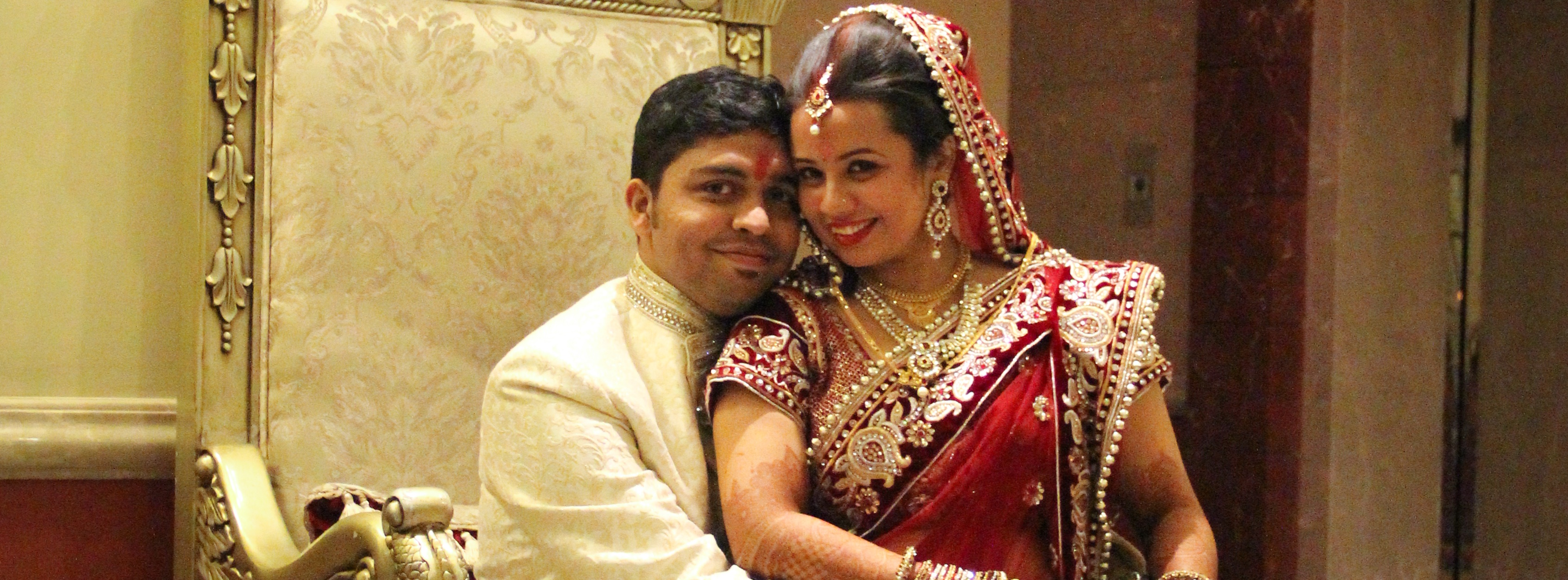 Rishi & Abhilasa Mumbai : Elegant And Traditional with a Touch of the Royal